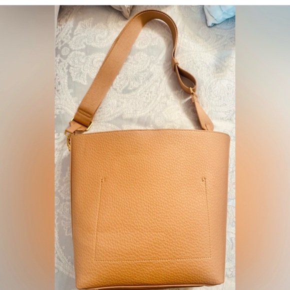 Amazon Essentials Tan Shoulder Bag NWT - Picture 5 of 8